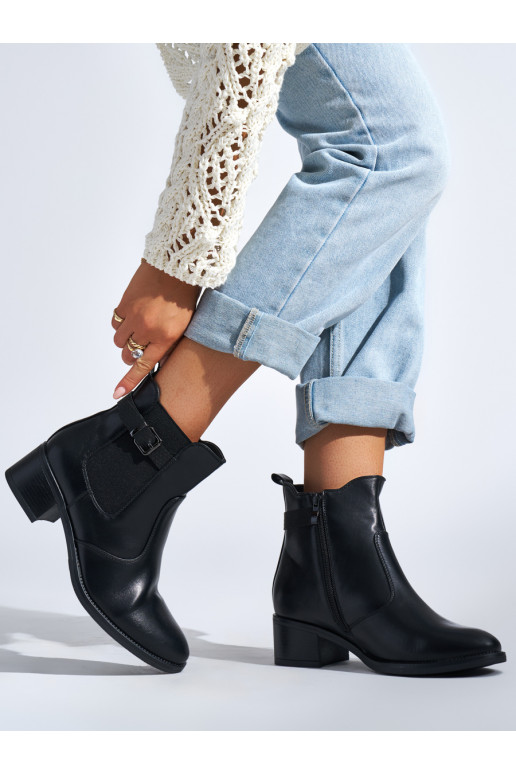 Černé kotníkové dámské boty na nízkém podpatku