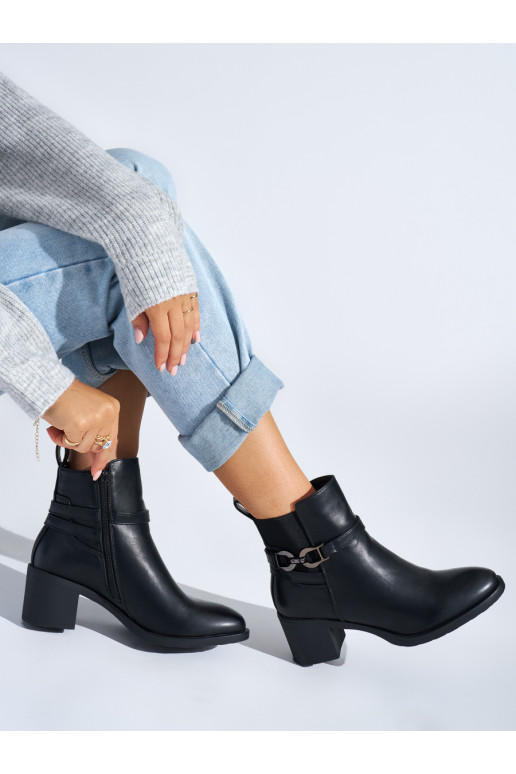 Černé kotníkové dámské boty na sloupku