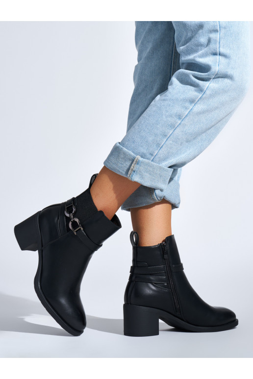 Černé kotníkové dámské boty na sloupku