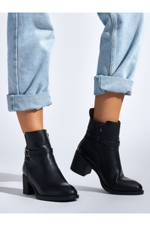 Černé kotníkové dámské boty na sloupku