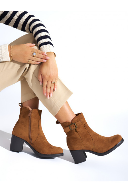Hnědé kotníkové dámské boty na sloupkovém podpatku
