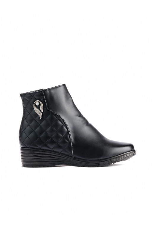 Pohodlné černé kotníkové boty na klínku