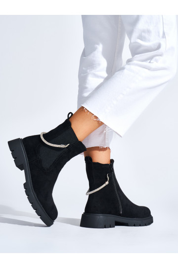 Černé dámské kotníkové boty s ozdobným řetízkem 2