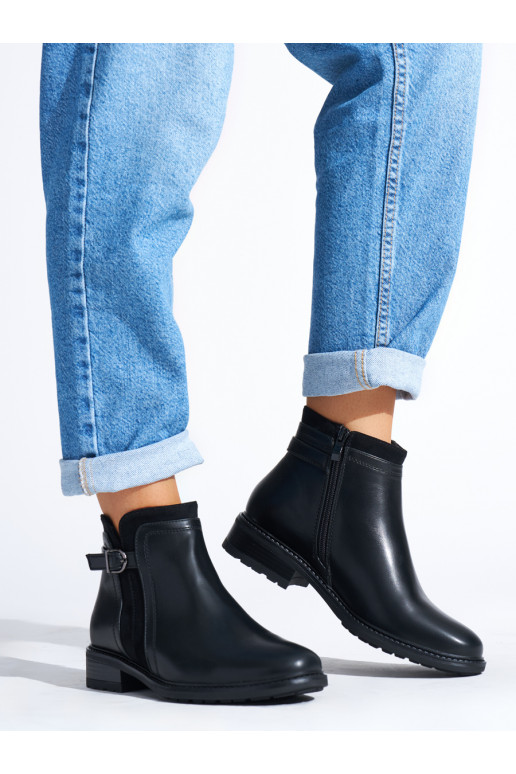 Černé kotníkové boty na nízkém podpatku