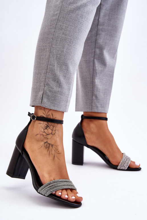 Elegantiško stiliaus basutės su... Elegantiško stiliaus basutės su...