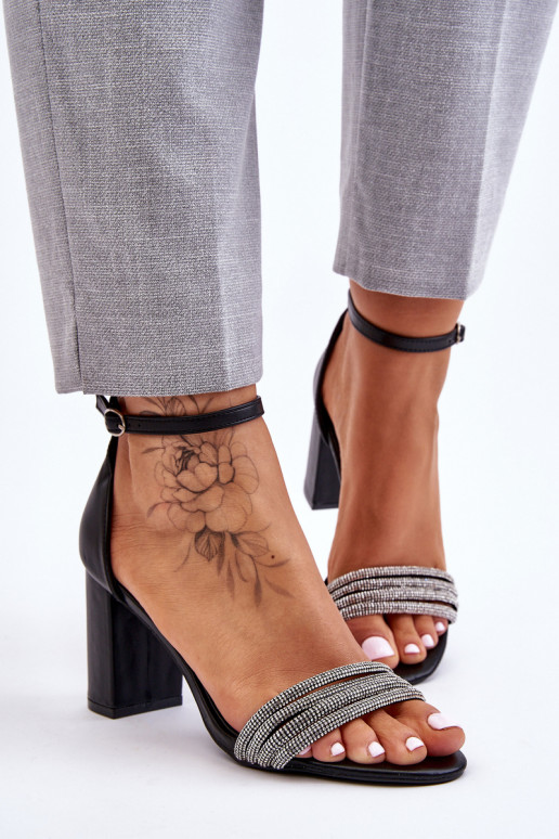 Elegantiško stiliaus basutės su... Elegantiško stiliaus basutės su...