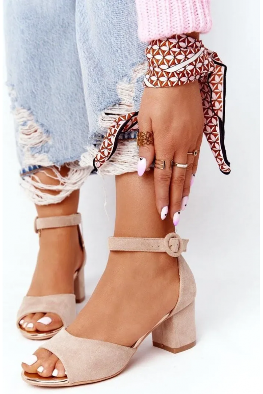 Moteriškos basutės su kulniukais... Moteriškos basutės su kulniukais...