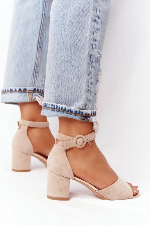 Moteriškos basutės su kulniukais... Moteriškos basutės su kulniukais...