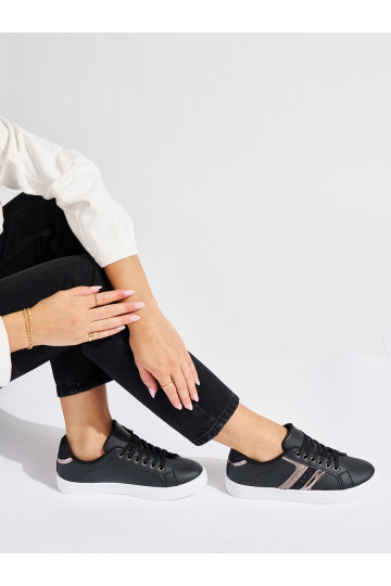 Černé pohodlné sportovní boty