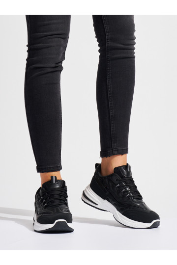 Černé dámské sportovní boty na hrubé podrážce 2