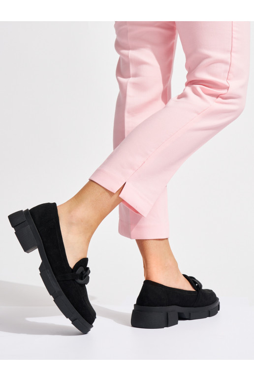 Černé dámské mokasíny s ozdobným řetízkem