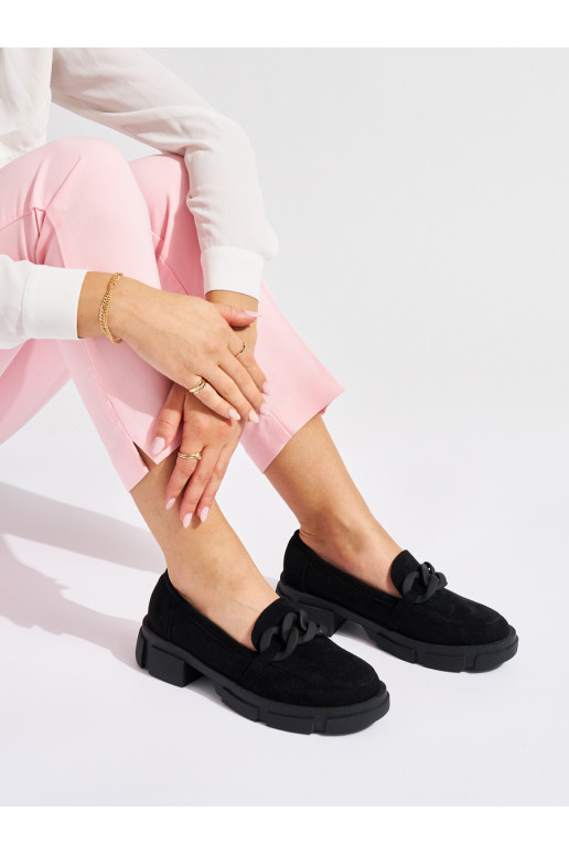 Černé dámské mokasíny s ozdobným řetízkem