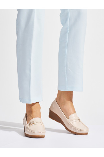 Béžové dámské mokasíny se sponou 2