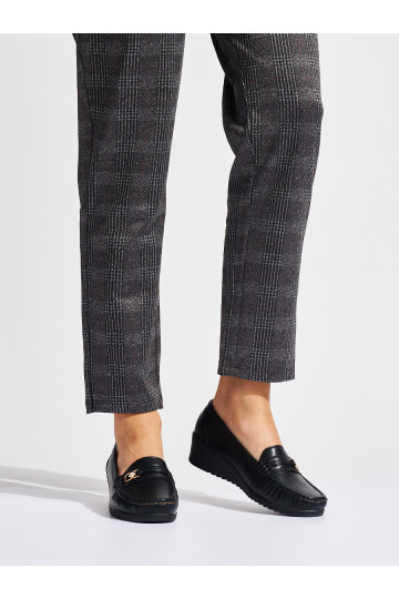 Černé dámské mokasíny se sponou 2