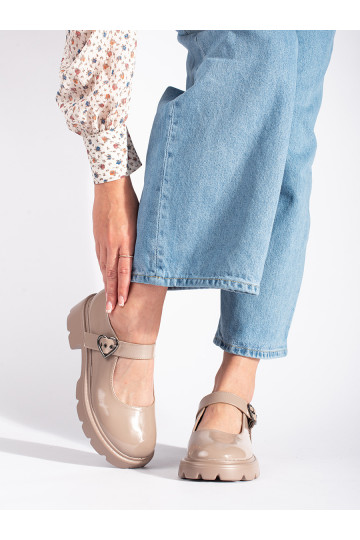 Lakované béžové loafersy na hrubé podrážce