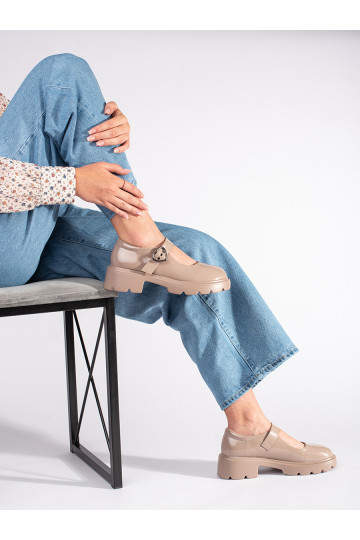 Lakované béžové loafersy na hrubé podrážce 2