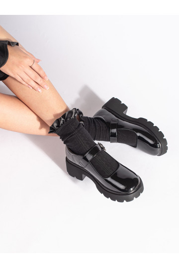 Lakované černé polobotky na hrubé podrážce