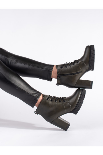 Vysoké tmavě zelené dámské kotníkové boty na sloupku