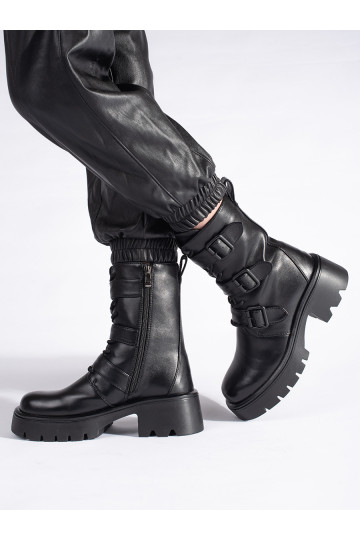 Vysoké černé kotníkové dámské boty s přezkami 2