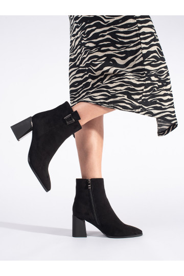 Černé semišové kotníkové boty na sloupku 2