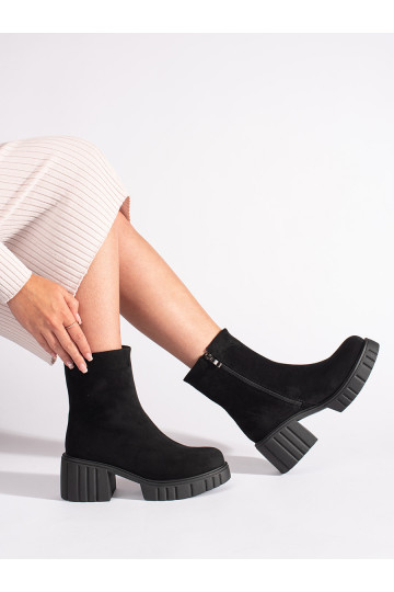 Černé dámské kotníkové boty na platformě 2
