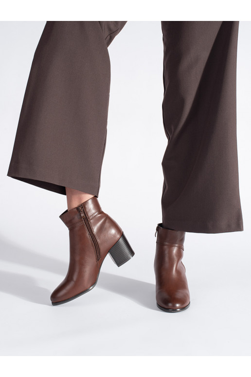 Hnědé kotníkové boty na sloupku Sergio Leone