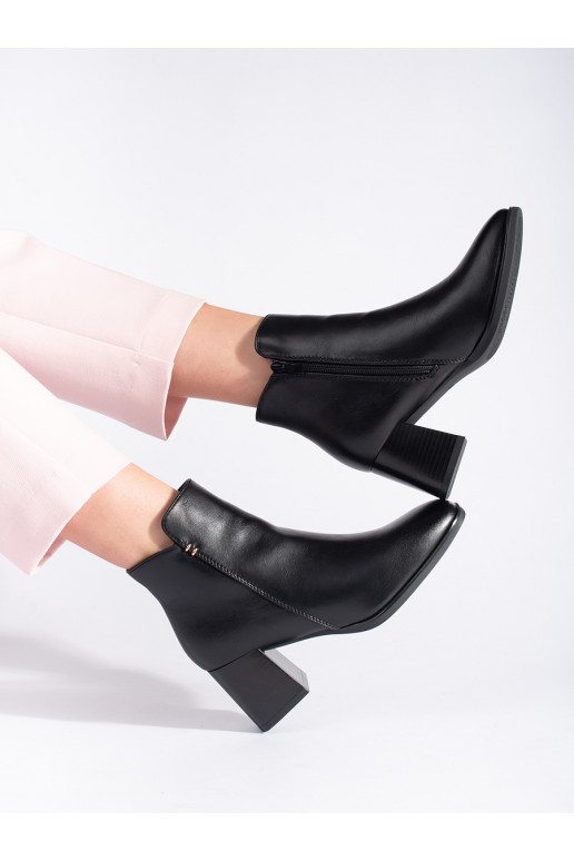 Černé dámské kotníkové boty na podpatku
