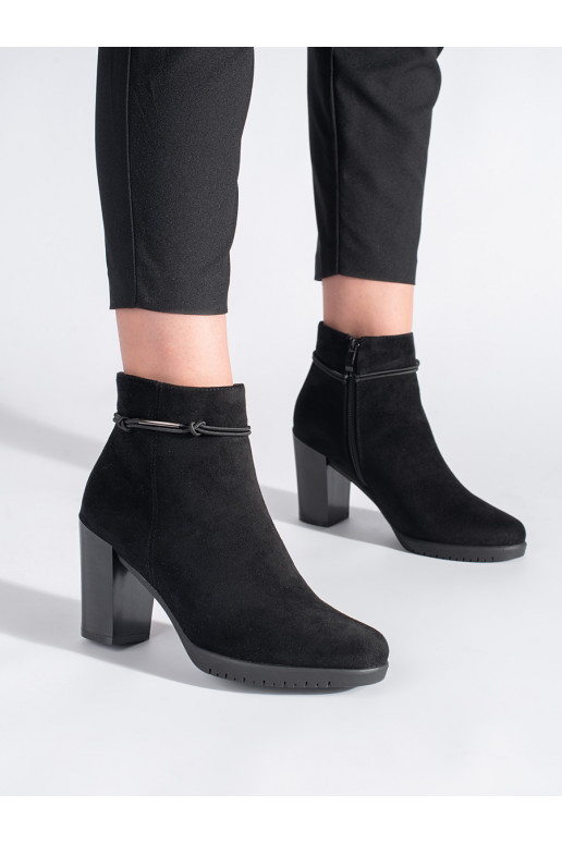 Semišové elegantní kotníkové boty na sloupku Sergio Leone