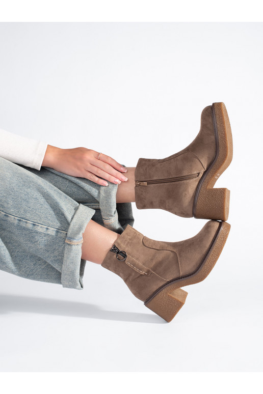 Béžové semišové kotníkové boty na sloupku Sergio Leone