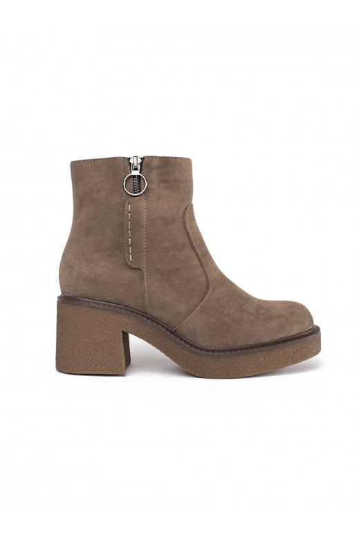 Béžové semišové kotníkové boty na sloupku Sergio Leone