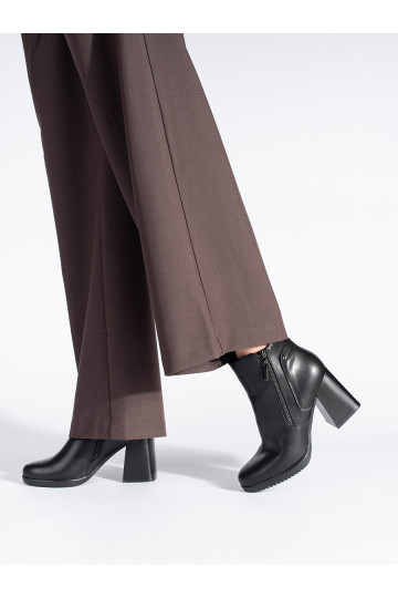 Černé dámské kotníkové boty na sloupku Sergio Leone