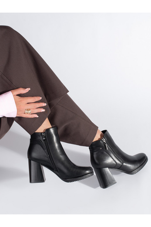 Černé dámské kotníkové boty na sloupku Sergio Leone