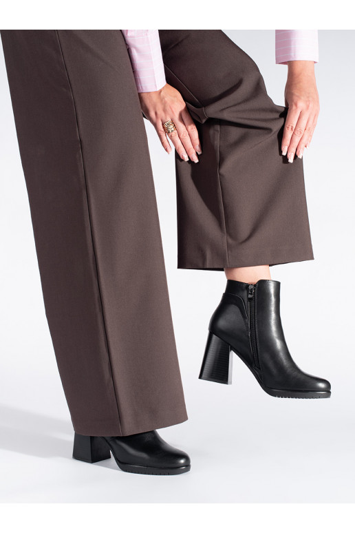 Černé dámské kotníkové boty na sloupku Sergio Leone