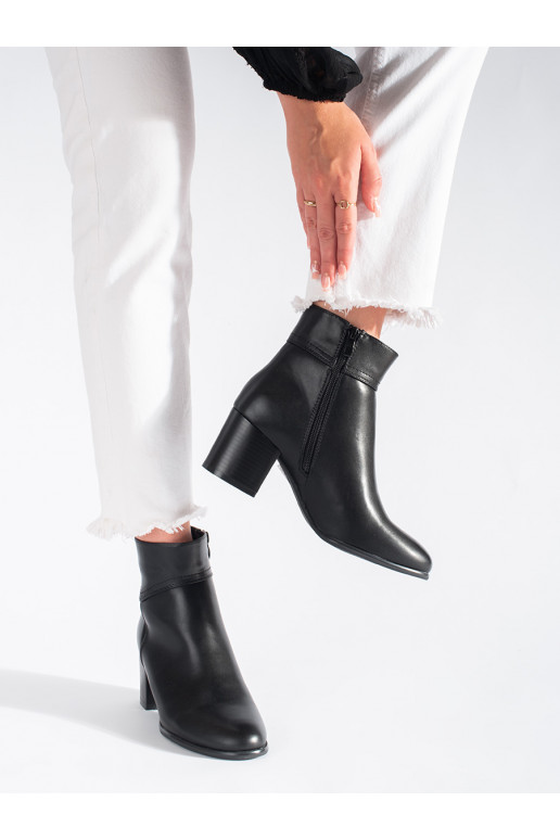 Černé kotníkové boty na sloupku Sergio Leone