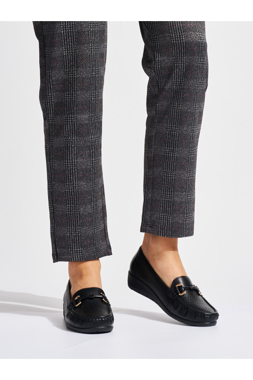 Černé dírkované mokasíny na nízkém klínku