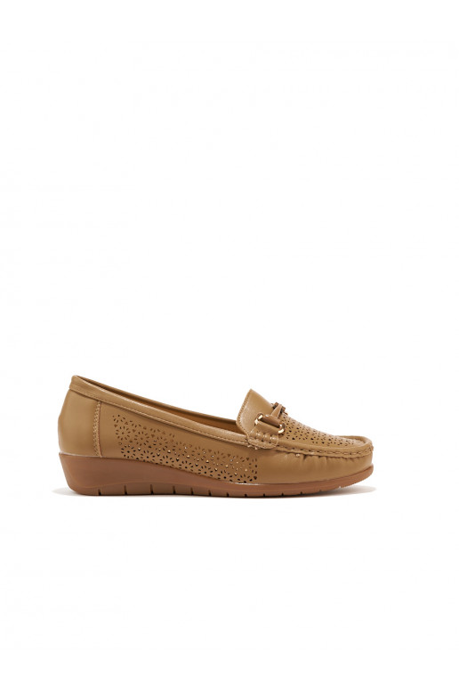 Béžové dírkované mokasíny na nízkém klínku