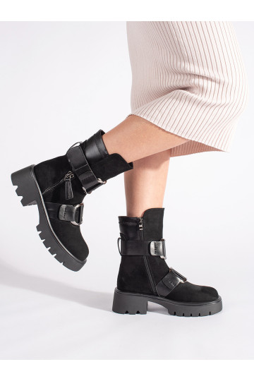 Černé semišové dámské kotníkové boty s přezkou 2
