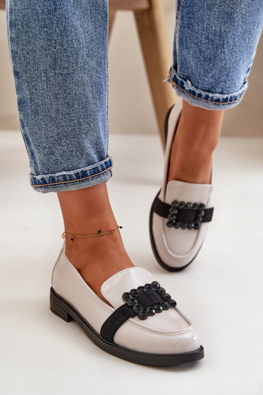 Lakované Dámské Mokasíny S Dekorací Světle Šedé Vinceza 58389 Lakované Dámské Mokasíny S Dekorací Světle Šedé Vinceza 58389