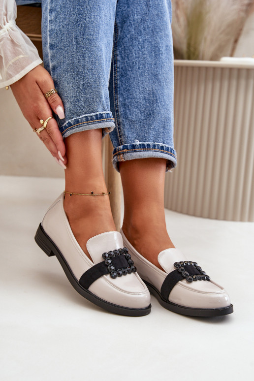 Lakované Dámské Mokasíny S Dekorací Světle Šedé Vinceza 58389 Lakované Dámské Mokasíny S Dekorací Světle Šedé Vinceza 58389