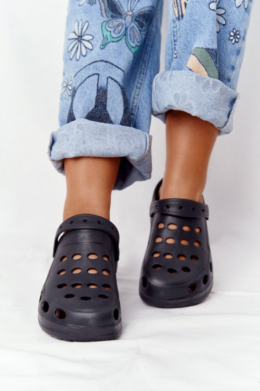  Šlepetės juodos spalvos  EVA