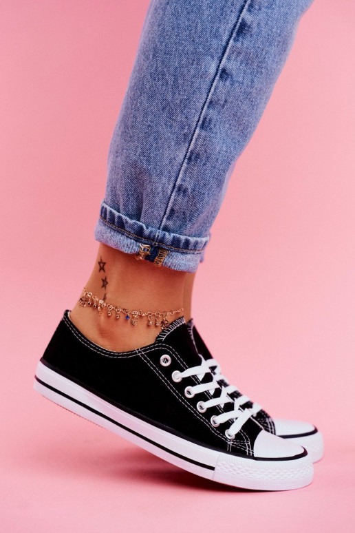 Klasikinio modelio laisvalaikio batai juodos spalvos su baltos spalvos padais