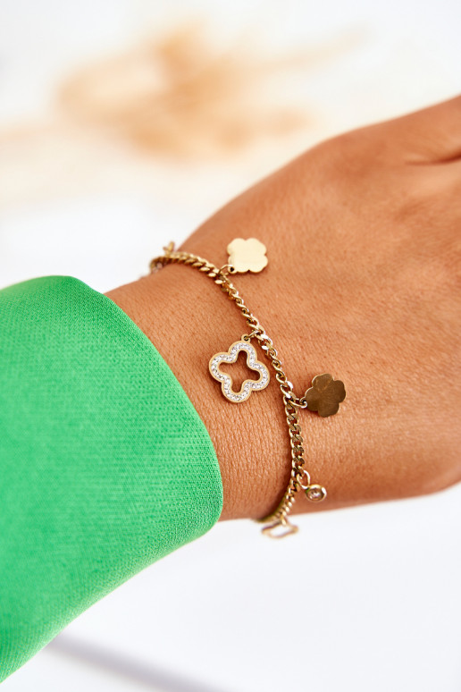 Módní náramek se ozdobami zlata Módní náramek se ozdobami zlata