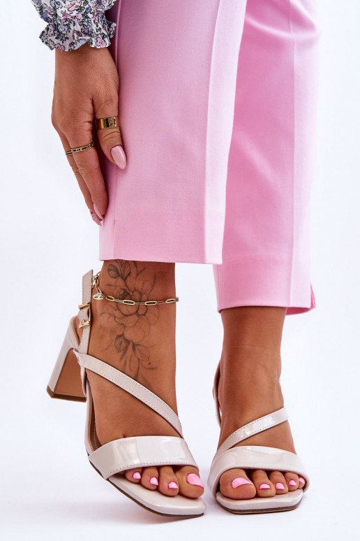 Dámské lakované sandály na podpatku béžová Carrie Dámské lakované sandály na podpatku béžová Carrie