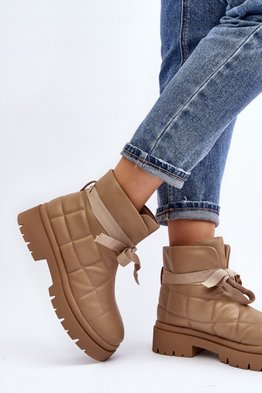 Dámské kotníčkové boty se šitím a šněrováním khaki Bizzanti Dámské kotníčkové boty se šitím a šněrováním khaki Bizzanti