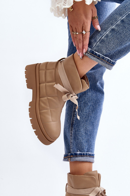 Dámské kotníčkové boty se šitím a šněrováním khaki Bizzanti Dámské kotníčkové boty se šitím a šněrováním khaki Bizzanti