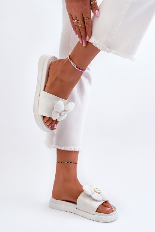 Dámské šedé sandály s ozdobou na nízké platformě Cedrella