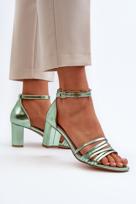 Sanda ly Na Podpatku S Pa sky C erne Enitia