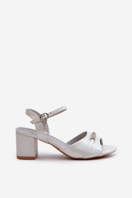 Dámské sandály z eko kůže na podpatku s ozdobami stříbrné Narhi