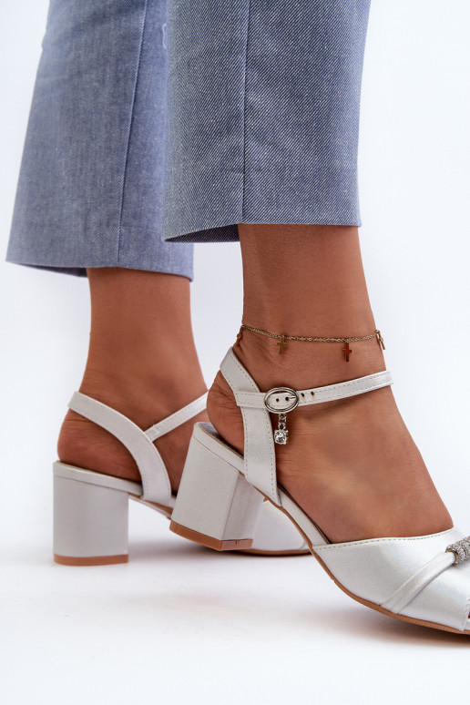 Dámské sandály z eko kůže na podpatku s ozdobami stříbrné Narhi