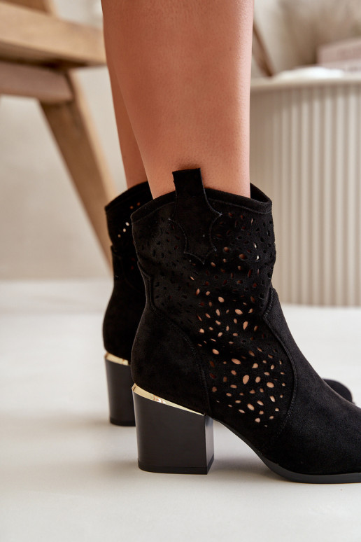 Průsvitné kotníčkové boty na podpatku z ekologického semiše, zapínající se na zip černé Sevana Průsvitné kotníčkové boty na podpatku z ekologického semiše, zapínající se na zip černé Sevana